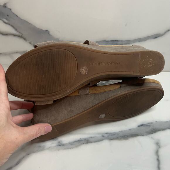 Lucky Brand | Women's Taupe Leather Neutral Strappy Wedge Kemadee Sandal Sz 9.5 - Picture 7 of 7
